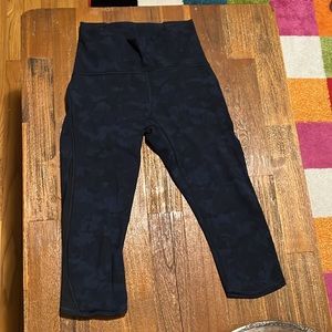 Lululemon women leggings size 4 excellent condition